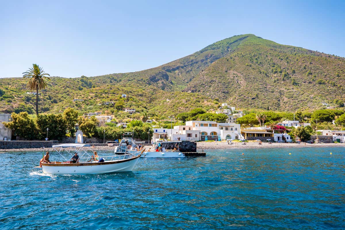 Salina è l’isola più verde dell’arcipelago delle Eolie