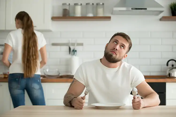 Nel 2020 la spesa media mensile delle famiglie &egrave; calata del -9% rispetto al 2019 Nel 2020, spesi solo 79 euro al mese al ristorante secondo l'Istat