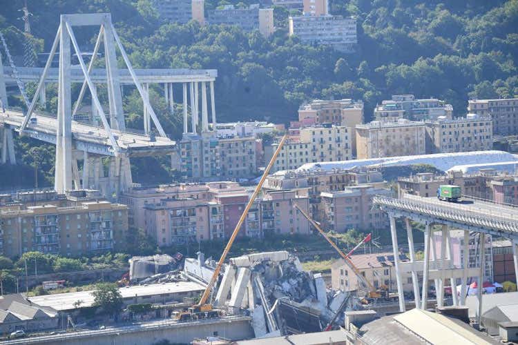 (L'Italia sia gestita da manager capaci Stop a immobilismo e profitti fittizi) (L'Italia sia gestita da manager capaci Stop a immobilismo e profitti fittizi)