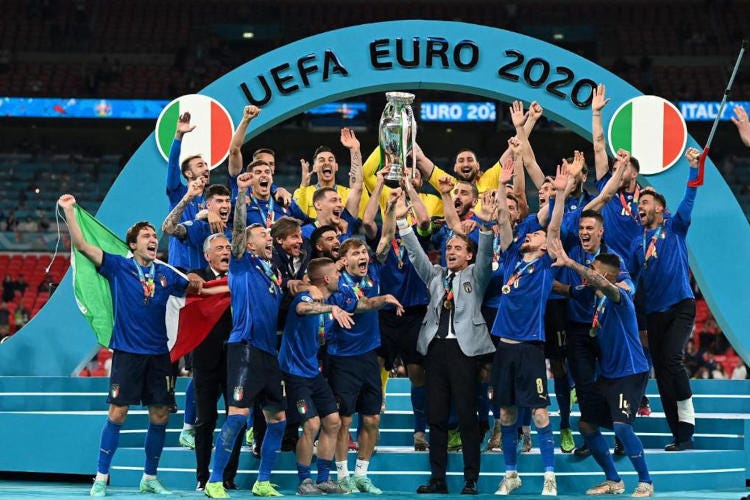 la vittoria dlel'Italia ai campionati europei di calcio (ADNKronos) L'Italia di Mancini va sulle stelle. Ecco come la celebrano gli stellati