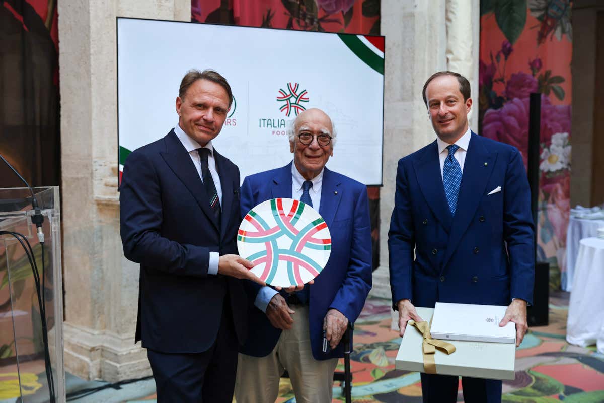Il ministro Francesco Lollobrigida, Giovanni Rana e Giacomo Ponti Italia del Gusto