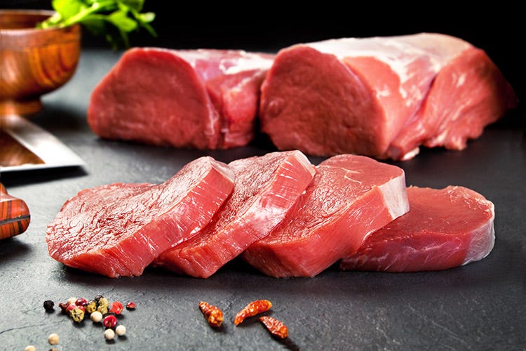 77 kg l'anno è il consumo individuale in Italia di carne rossa (Gli italiani e la carne rossa Consumo equilibrato e sostenibile)