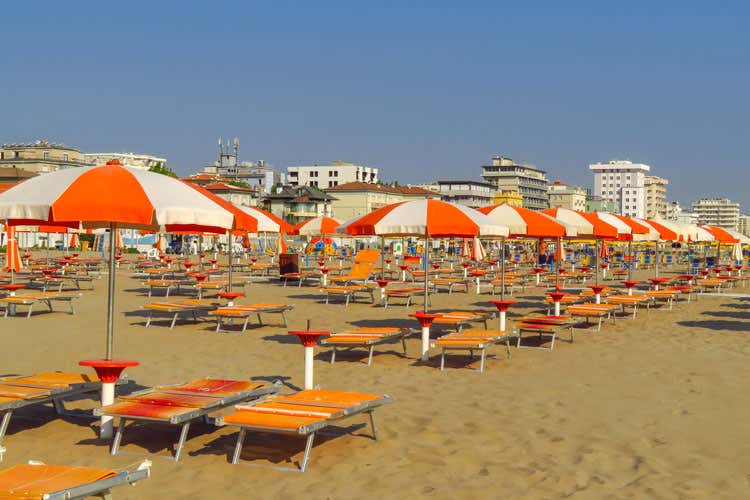 Meteo pazzo e incertezza generale 
In ferie 200mila italiani in meno