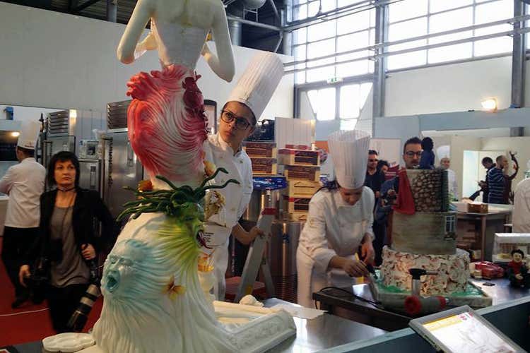 Gli italiani tornano al ristorante  Ma il futuro &egrave; degli home chef