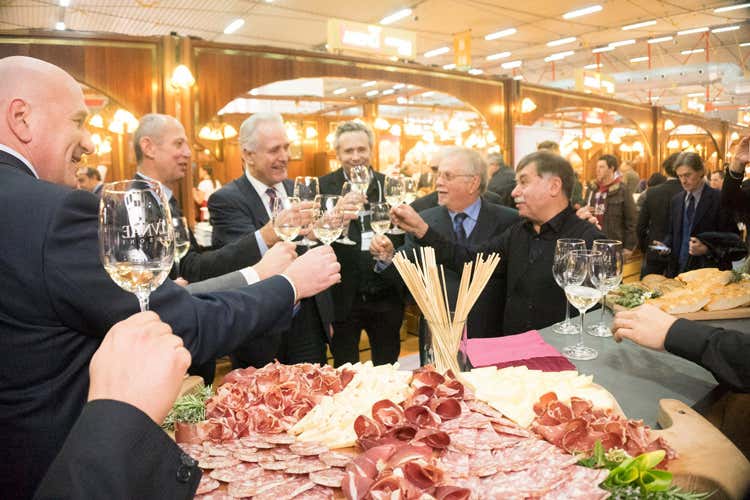 Gli italiani tornano al ristorante Ma il futuro è degli home chef Gli italiani tornano al ristorante Ma il futuro è degli home chef