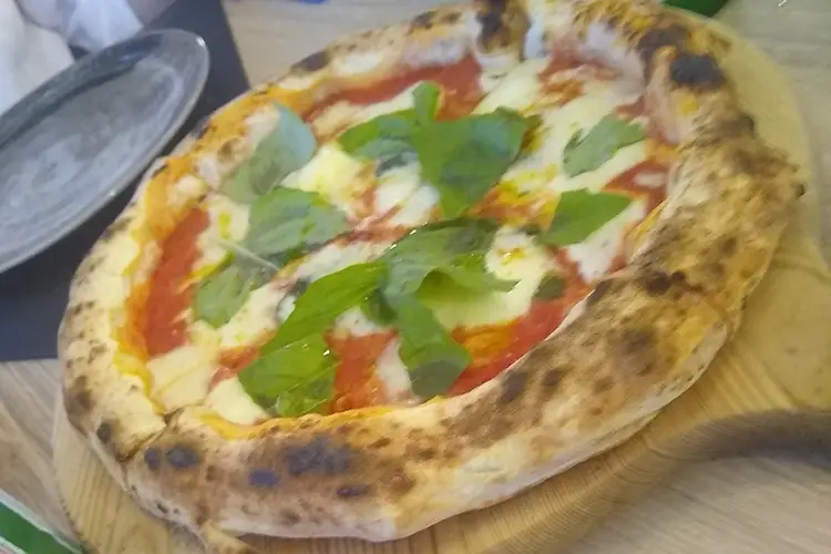 L'amore per la pizza trasformato in lavoro I Vesuviani, piazzaioli da zero ma con tanto entusiasmo