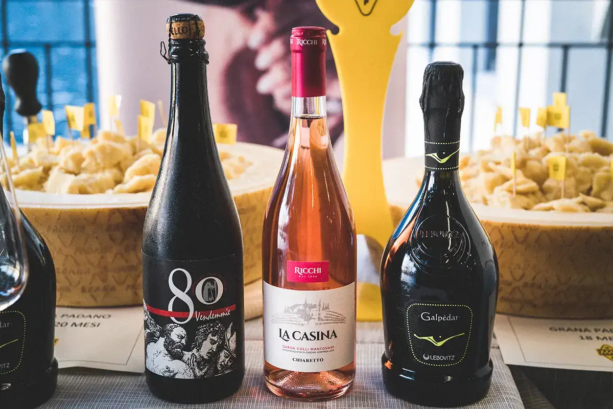 Lambrusco Rosso Quistello Igt &ldquo;80 Vendemmie&rdquo; di Cantina Sociale di Quistello, Chiaretto Garda Colli Mantovani Doc &ldquo;La Casina&rdquo; di Ricchi, Lambrusco Mantovano Doc &ldquo;Galp&egrave;dar&rdquo; di Lebovitz &ldquo;Nati per stare insieme&rdquo; sul lago al Belvedere di Torno