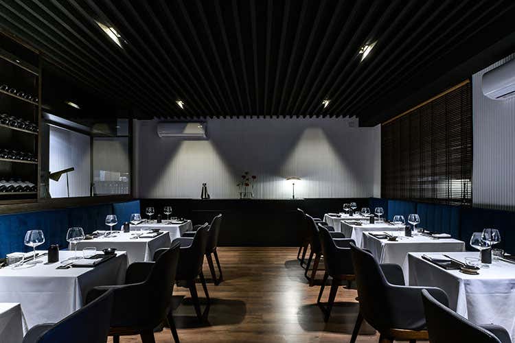 Nuovo look per il tempio del sushi di Portici Nuovo look per J Contemporary Tempio del sushi a Portici Nuovo look per il tempio del sushi di Portici Nuovo look per J Contemporary Tempio del sushi a Portici