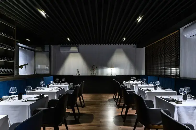 Nuovo look per il tempio del sushi di Portici Nuovo look per J Contemporary Tempio del sushi a Portici