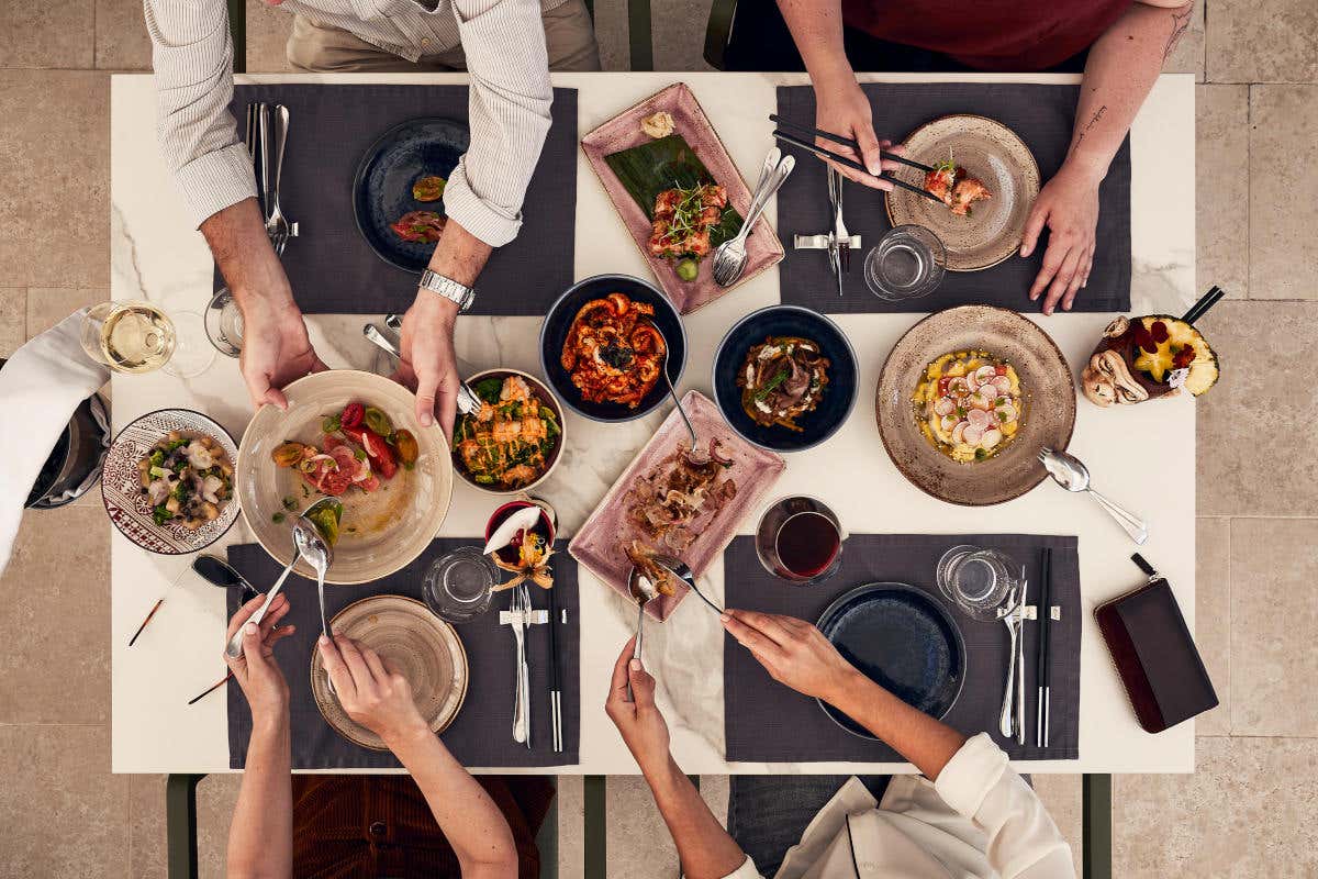 a tavola al'Hoku del Falkensteiner Falkensteiner: in spiaggia a Jesolo, ma con l'atmosfera del Pacifico