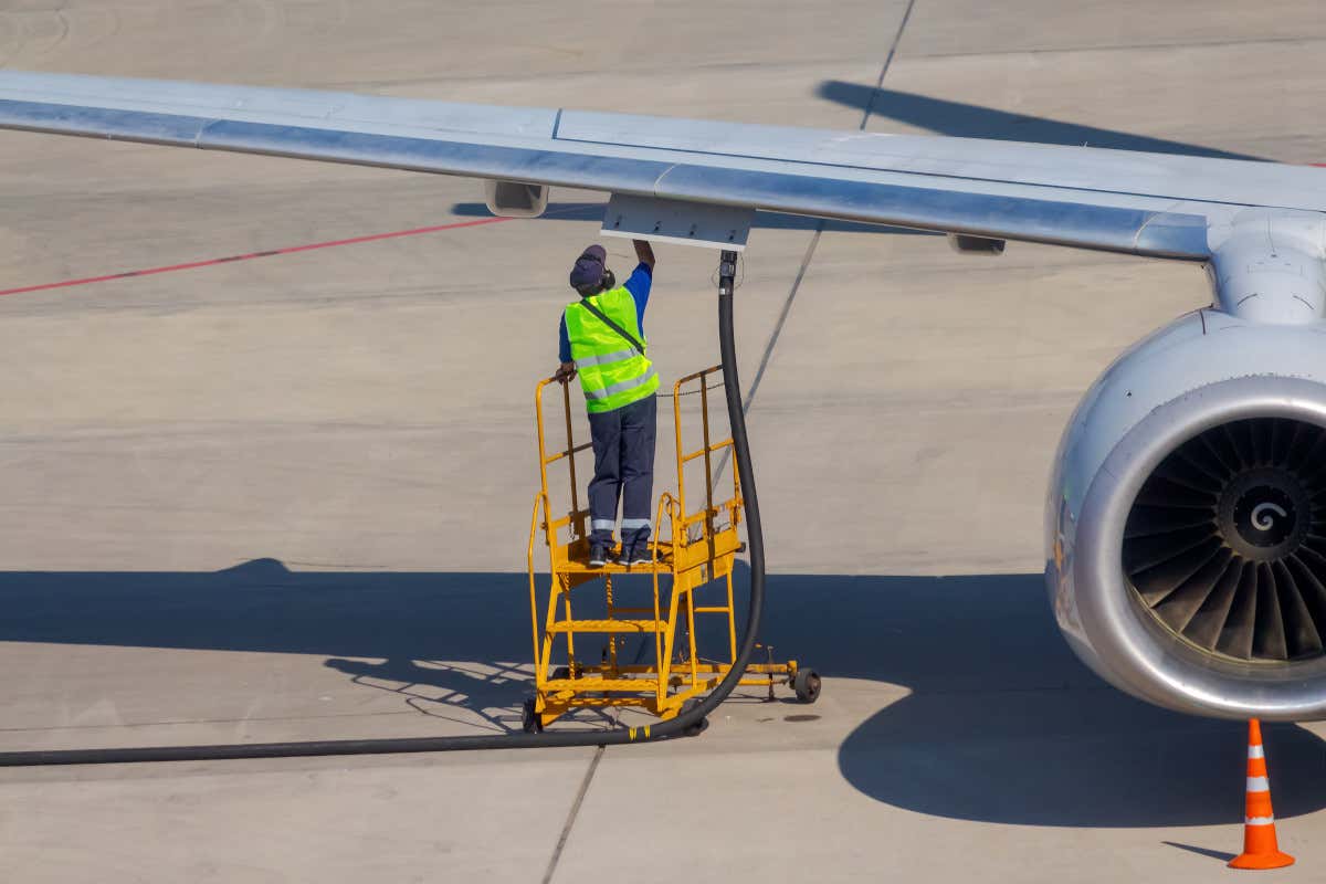 Guerra e crisi energetica: il carburante per gli aerei è disponibile per due mesi Guerra e crisi energetica: il carburante per gli aerei è disponibile per due mesi