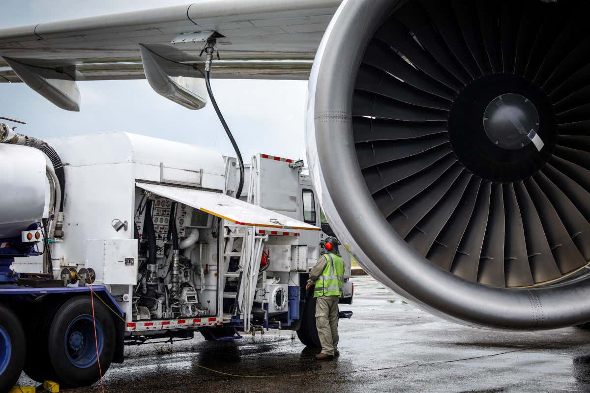 Carburante aerei, effetto Hormuz: «Tre settimane di autonomia negli aeroporti Ue» Aerei scatta l'allarme: tre settimane