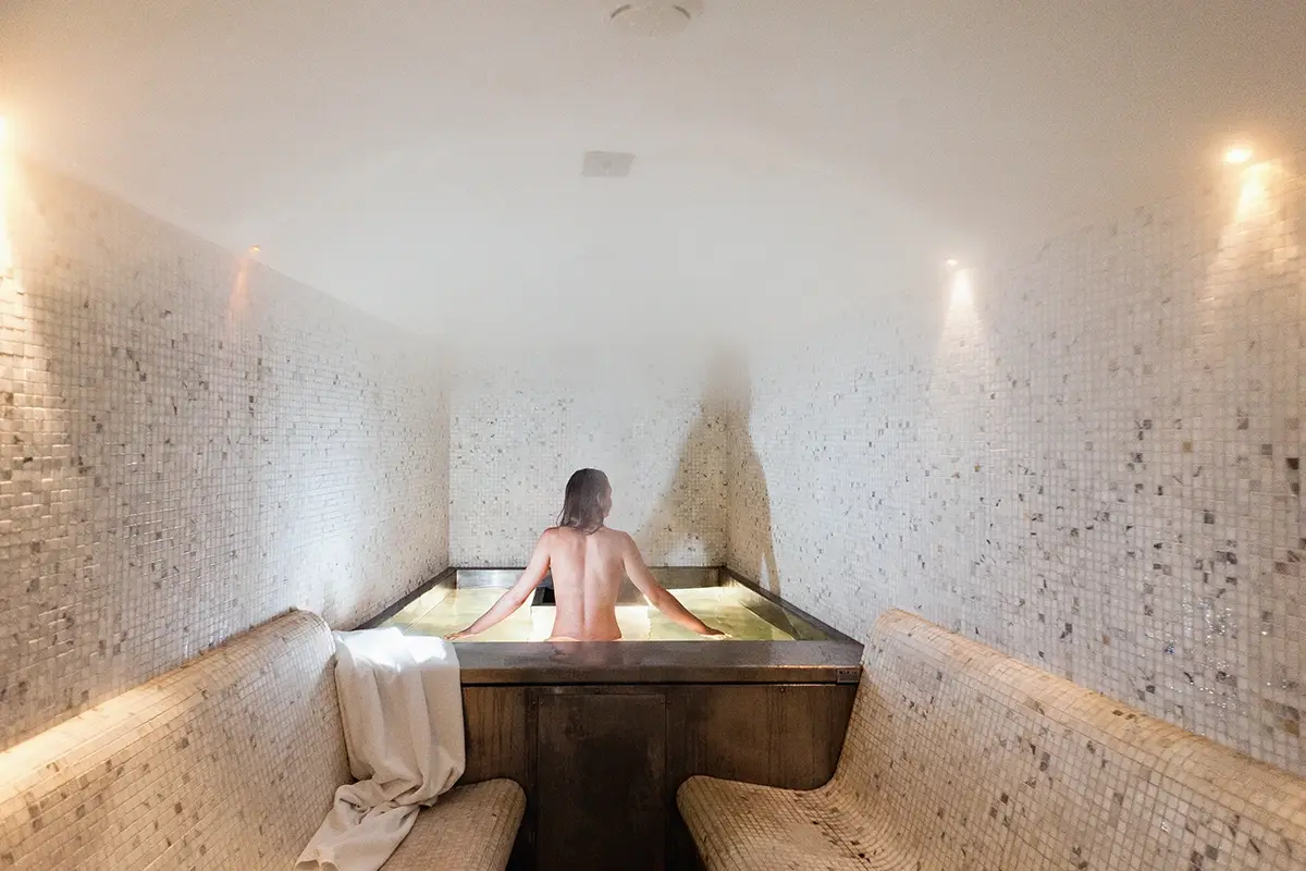 Il bagno turco J.K. Place Capri, rifugio bianco sull’isola azzurra