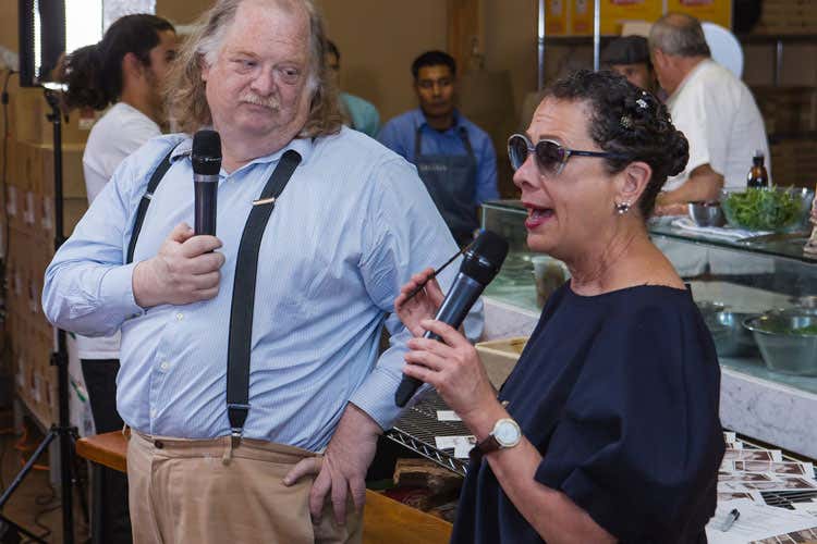 Jonathan Gold e Nancy Silvertor (In memoria di Jonathan Gold Amante dell’Italia e del nostro cibo) Jonathan Gold e Nancy Silvertor (In memoria di Jonathan Gold Amante dell’Italia e del nostro cibo)