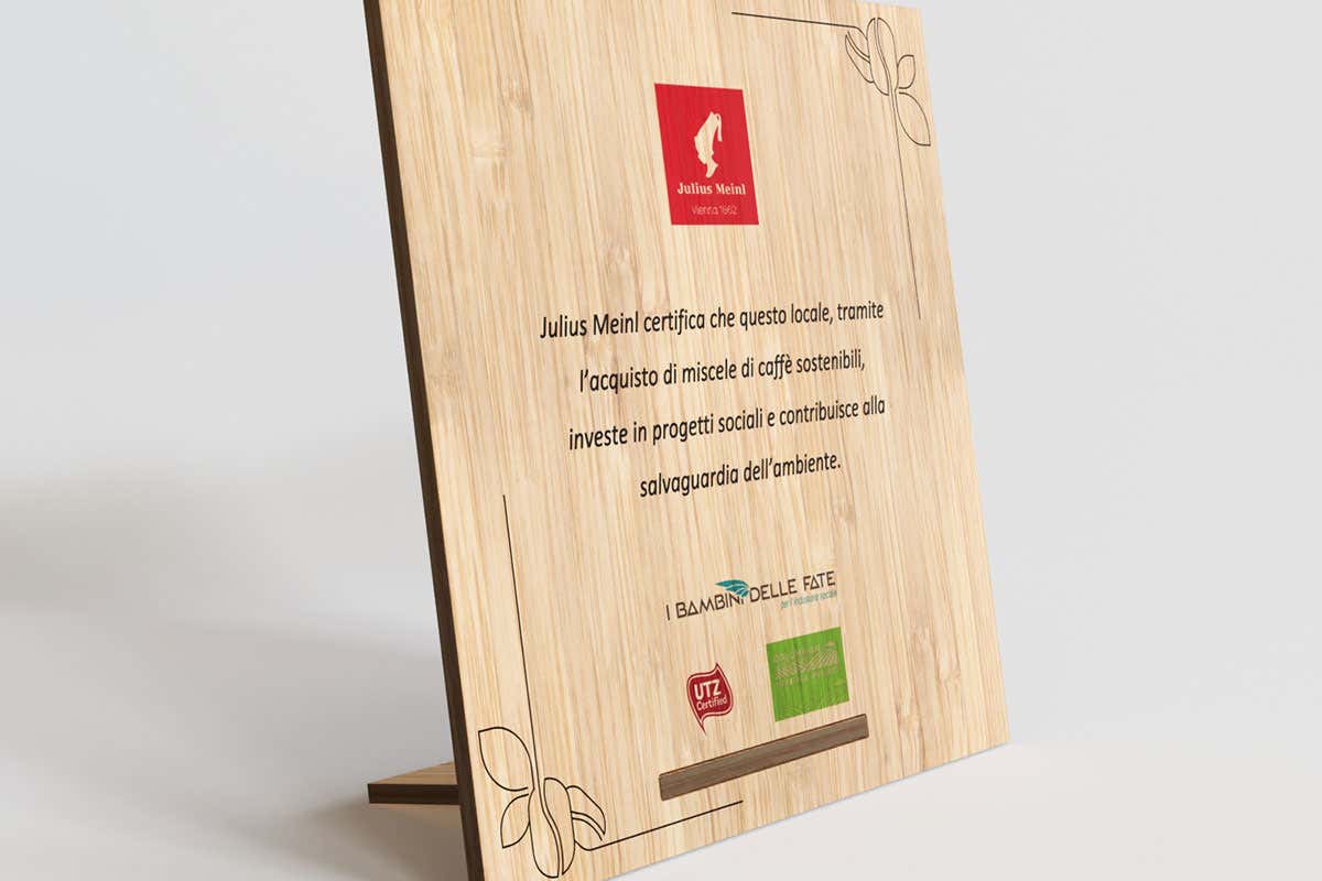 Targa in bambù Julius Meinl in campo per la sostenibilità ambientale e sociale Targa in bambù Julius Meinl in campo per la sostenibilità ambientale e sociale
