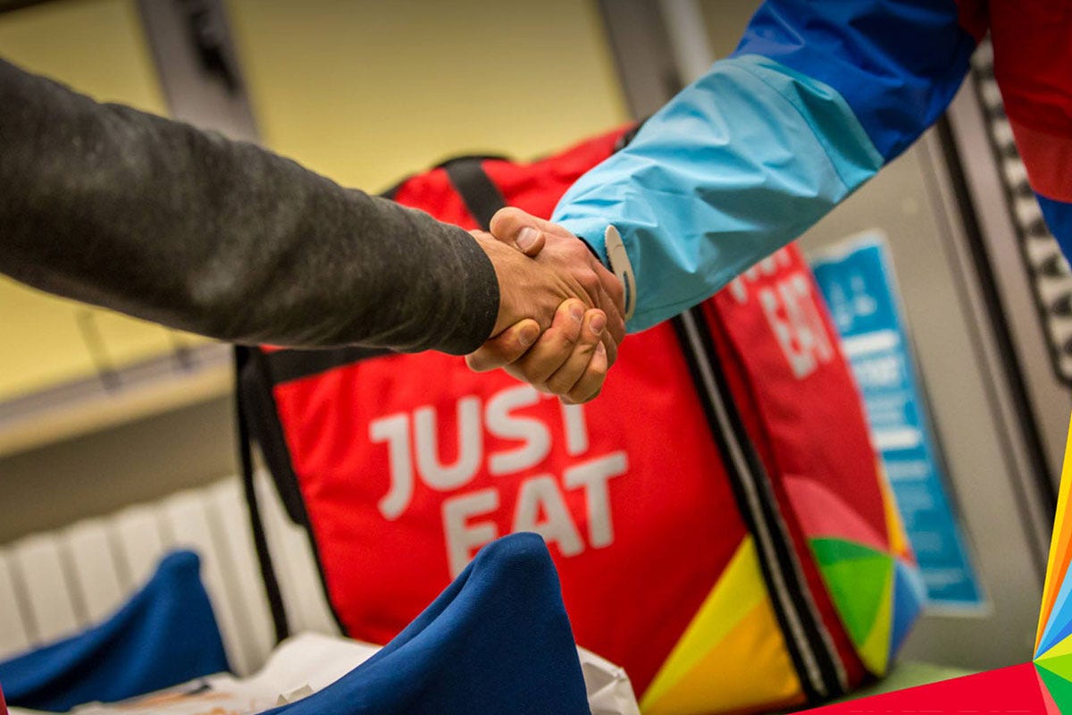 L'accordo fra Just Eat e sindacati arriva in un momento di tensione nel settore Just Eat firma i contratti dei rider: 4mila fattorini diventano dipendenti