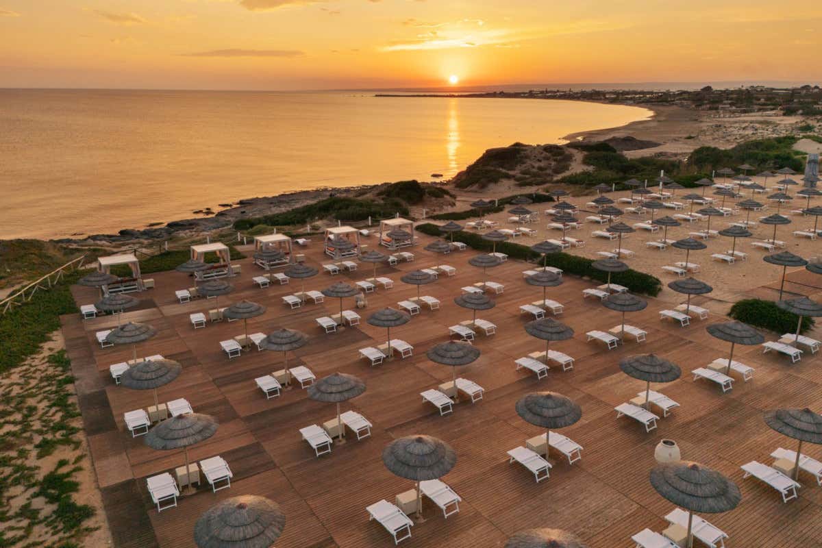 Il tramonto sul Mediterraneo come ingrediente dell’esperienza
