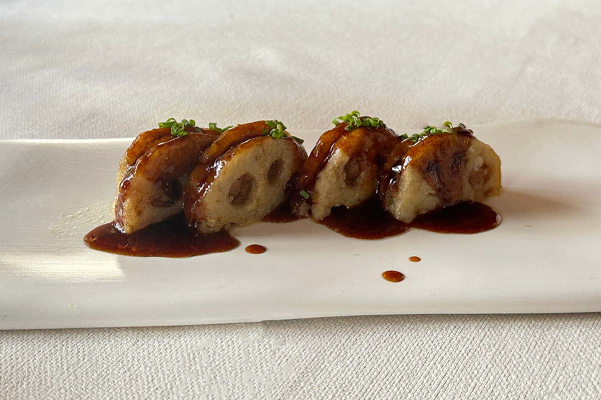 Il rito millenario dell’Anatra alla Pechinese in un ristorante vicino a Bergamo Il rito millenario dell’Anatra alla Pechinese in un ristorante vicino a Bergamo