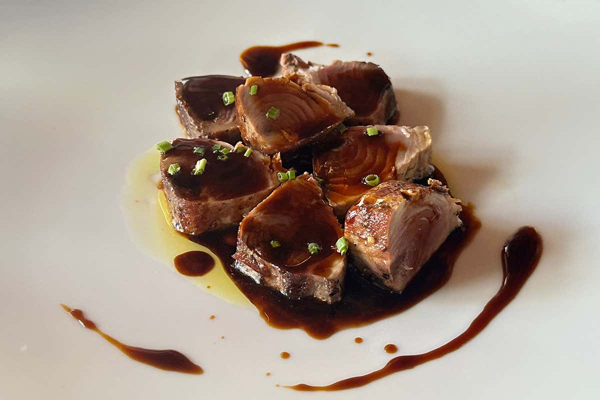 Il rito millenario dell’Anatra alla Pechinese in un ristorante vicino a Bergamo Il rito millenario dell’Anatra alla Pechinese in un ristorante vicino a Bergamo