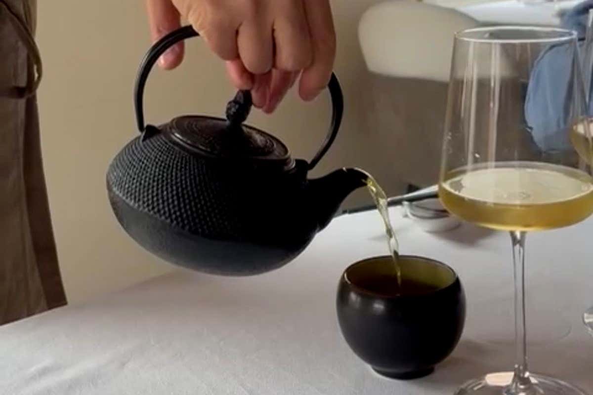 Il rito millenario dell’Anatra alla Pechinese in un ristorante vicino a Bergamo Il rito millenario dell’Anatra alla Pechinese in un ristorante vicino a Bergamo