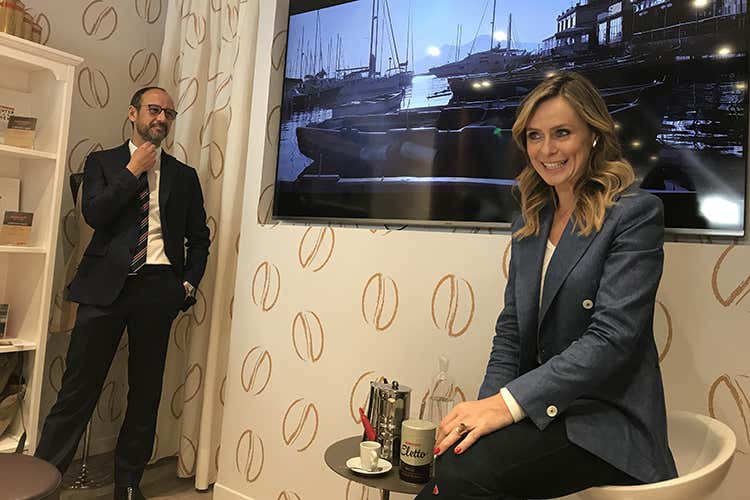 Fabrizio Nucifora e Serena Autieri (Kimbo Temporary Store A Milano l'espresso di Napoli) Fabrizio Nucifora e Serena Autieri (Kimbo Temporary Store A Milano l'espresso di Napoli)