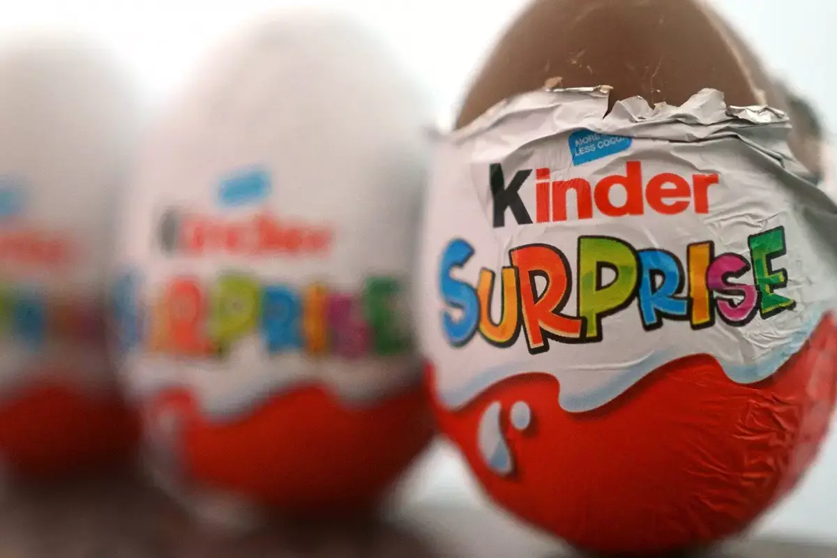 Casi di salmonella collegati alle uova Kinder, l'azienda ritira i lotti sospetti Sospetto salmonella, la Ferrero ritira gli ovetti Kinder dal mercato inglese
