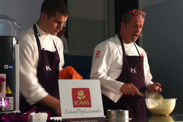 Ernst Knam (a destra), testimonial di Icam (Un dolce Sigep per Icam Ernst Knam ospite allo stand)