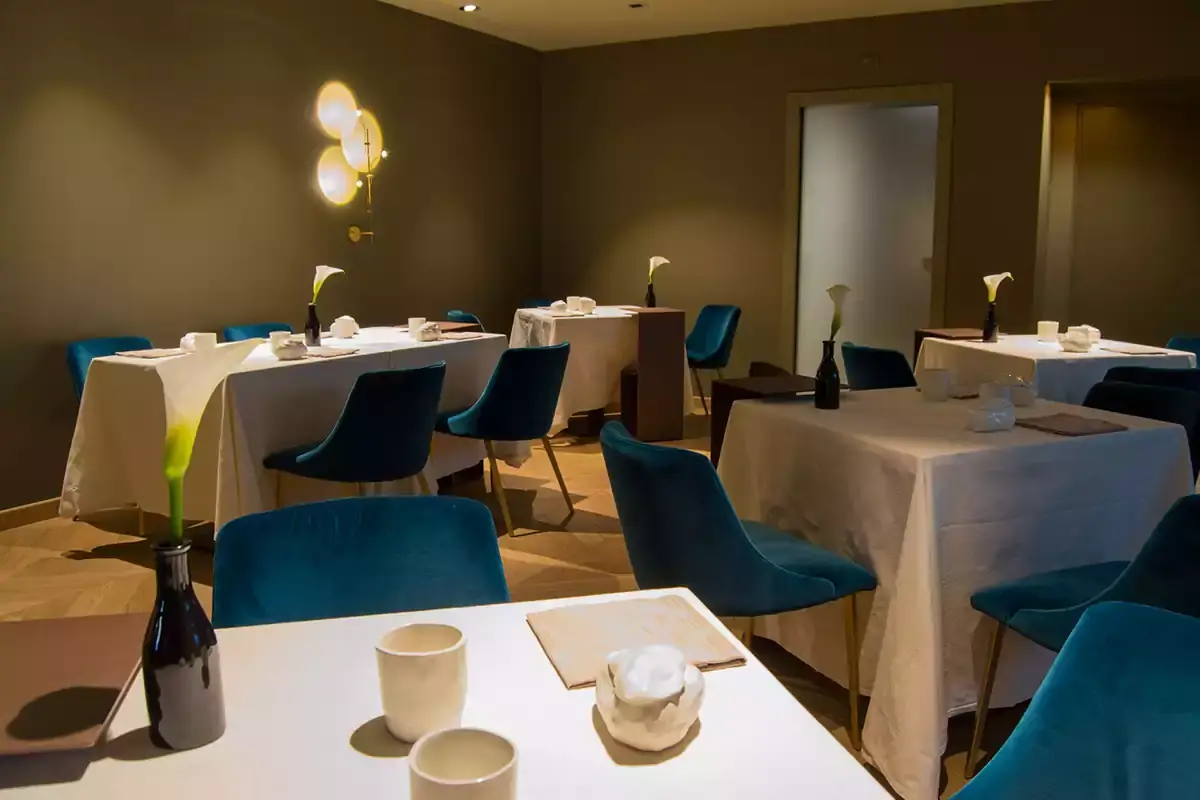 La sala del ristorante nel centro di Legnano La cucina di Koin&egrave; parla la lingua delle emozioni