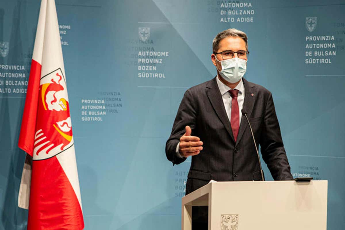 Arnold Kompatscher In Italia torna la zona rossa. Ora tocca a 20 comuni in Alto Adige: coprifuoco e limite dei commensali al ristorante
