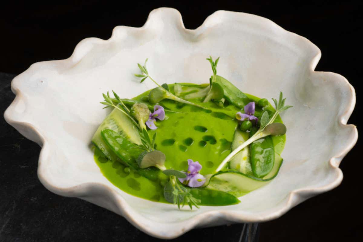 Cress e microortaggi danno vita a creazioni gourmet, come questa zuppa di piselli  e menta