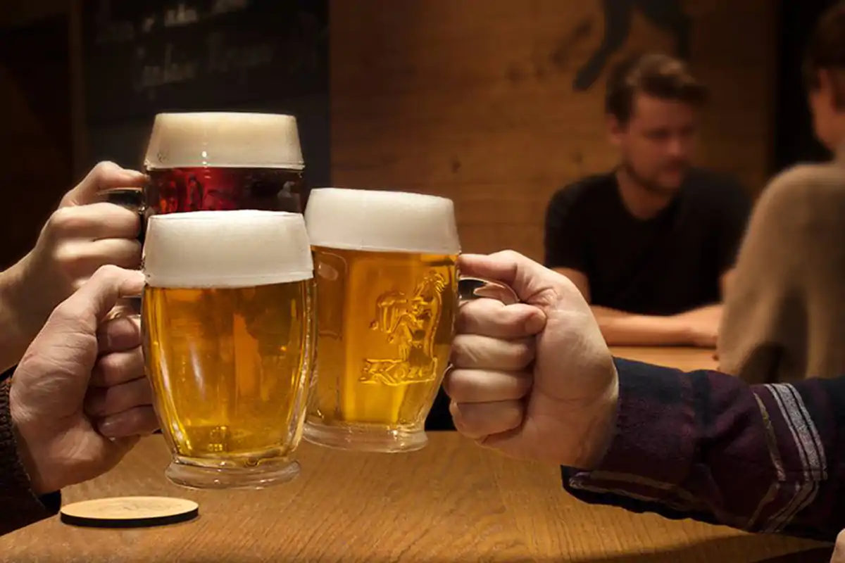 Boccali pieni di Kozel Peroni porta in Italia la birra Kozel Due refereze premium al debutto