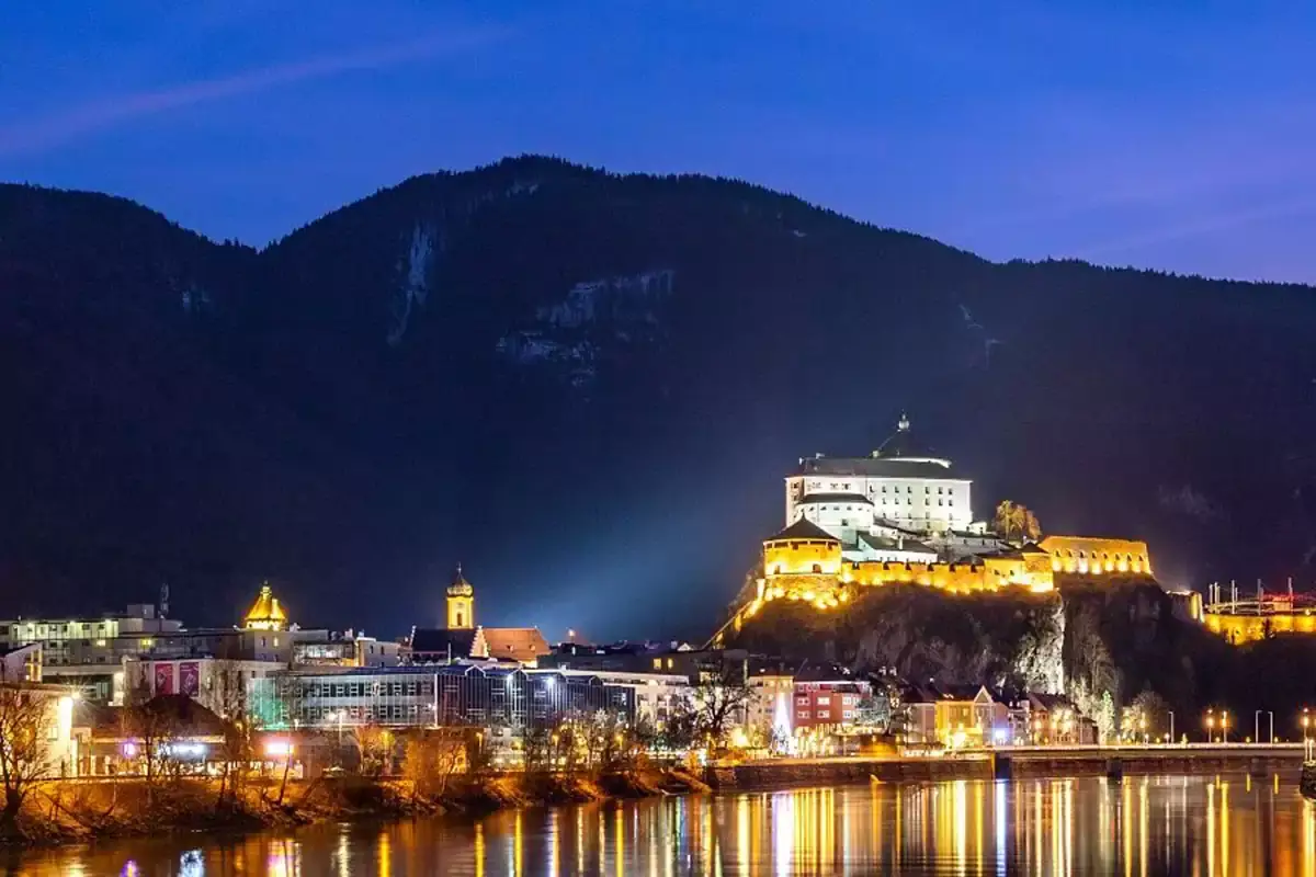 Kufstein e le sua fortezza La magia del Kufsteinerland, tra Mercatini di Natale e birra alla zucca