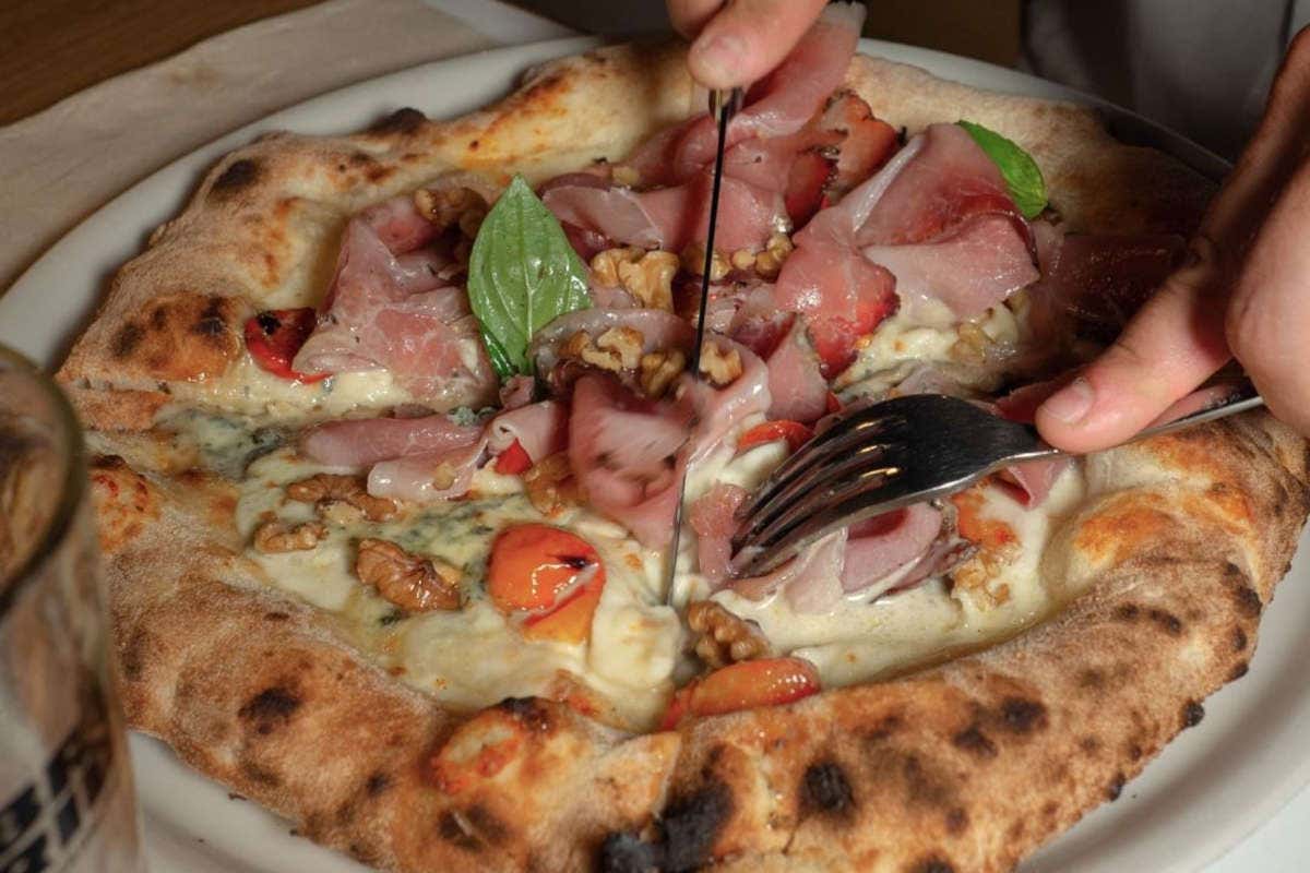Prossima fermata: Stazione Lago! Tappa a Piana degli Albanesi tra pizza e carne
