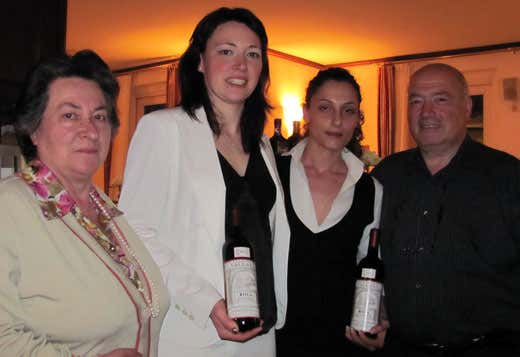Da sinistra Giuseppina e Marina Vallana, Antonella e Bruno Federico Da sinistra Giuseppina e Marina Vallana, Antonella e Bruno Federico
