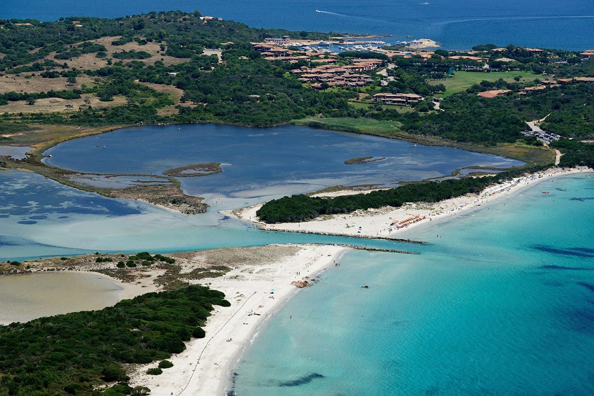 Spiaggia La Cinta Goto: Gabriele Maltinti Sardegna Turismo Stessa spiaggia stesso mare? Scopri quelle più belle d’Italia