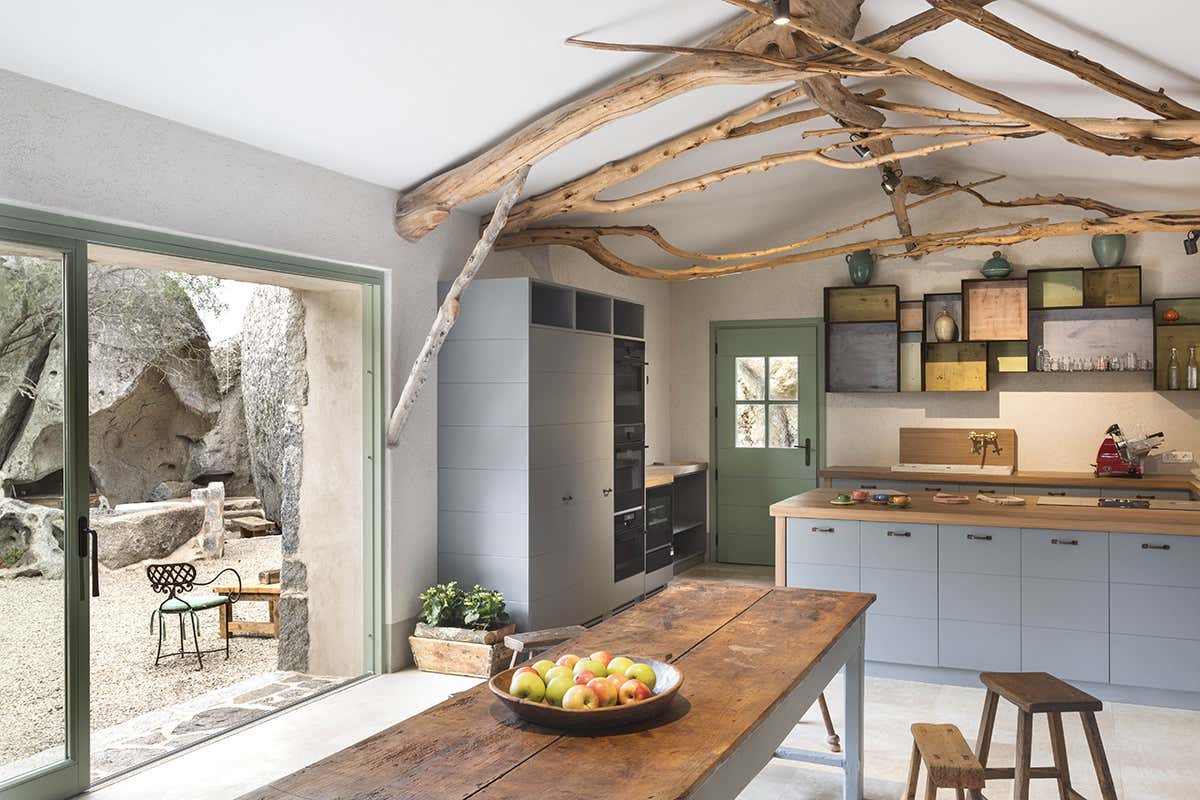 La cucina, tra artigianato e anima moderna Gallicantu, stazzo retreat immerso in Gallura La cucina, tra artigianato e anima moderna Gallicantu, stazzo retreat immerso in Gallura