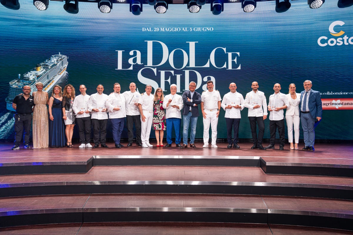La squadra italiana di pasticceri presenti a La Dolce sfida Agrimontana sale a bordo e si regala una crociera del gusto per i 50 anni