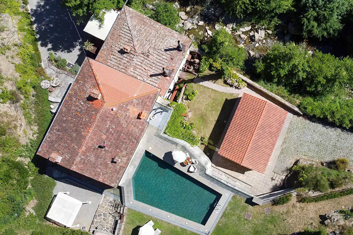 Foto aerea del complesso Ferriera del Bonano Il relax ritrovato nell&rsquo;antica Ferriera del Bonano