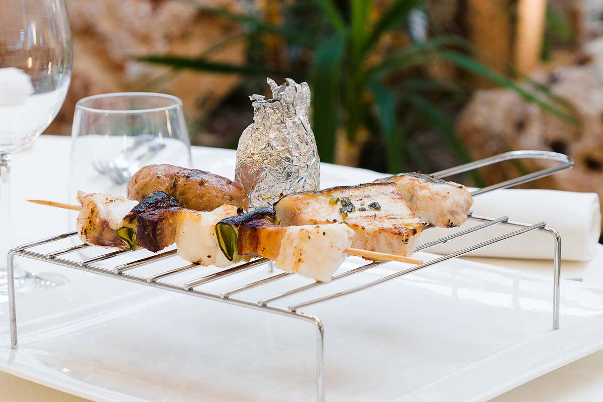 La grigliata L'ultima abbuffata di Paolini, un viaggio tra i cibi del mondo