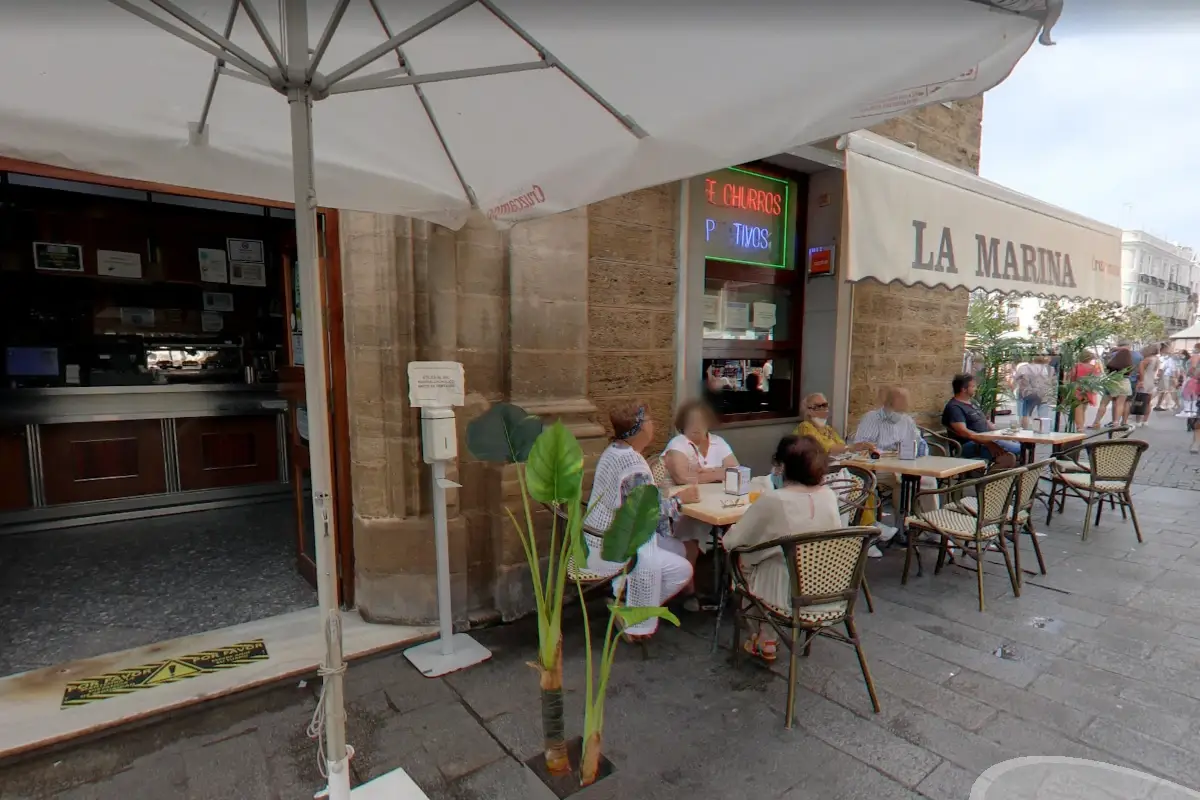 Troppi clienti e pochi tavolini? Arriva la colazione... cronometrata