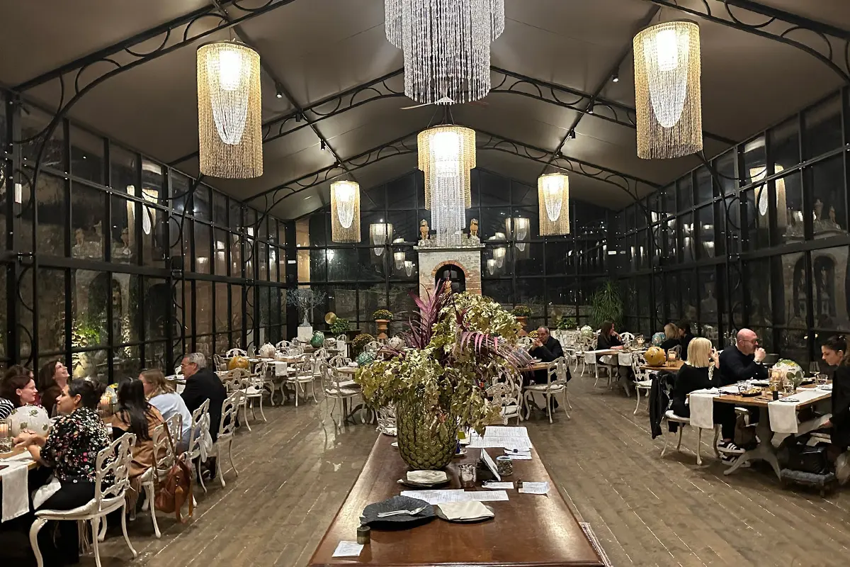 La nuova sala Sempre più charme a Il Falconiere: la nuova sala valorizza l’alta cucina di Silvia Baracchi
