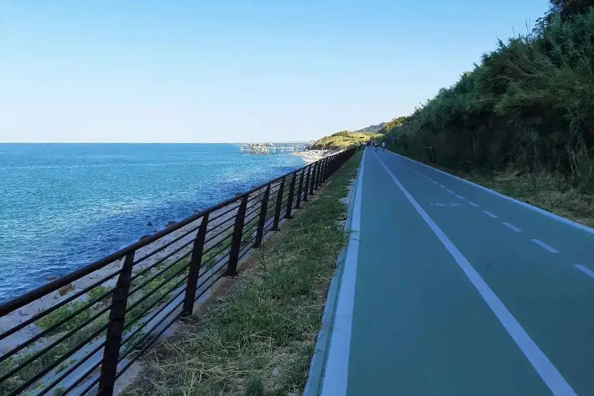 La via verede, la pista ciclabile della costa dei trabocchi L&rsquo;Abruzzo pi&ugrave; wild tra montagne, mare e prodotti tipici