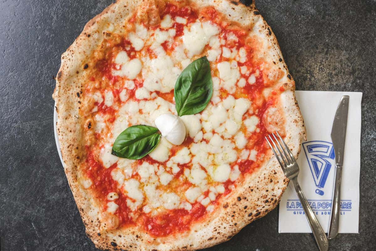 La ruota di carro a Milano? Dove mangiare il formato XXL della pizza napoletana verace