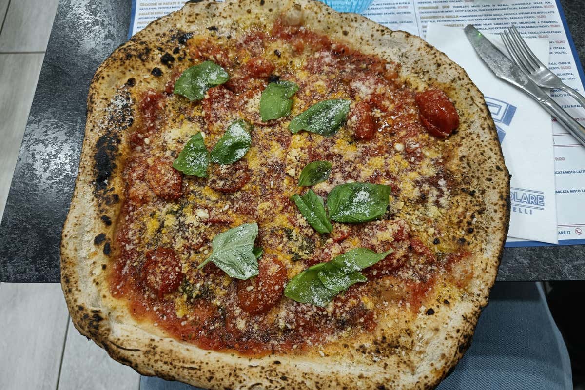 La ruota di carro a Milano? Dove mangiare il formato XXL della pizza napoletana verace