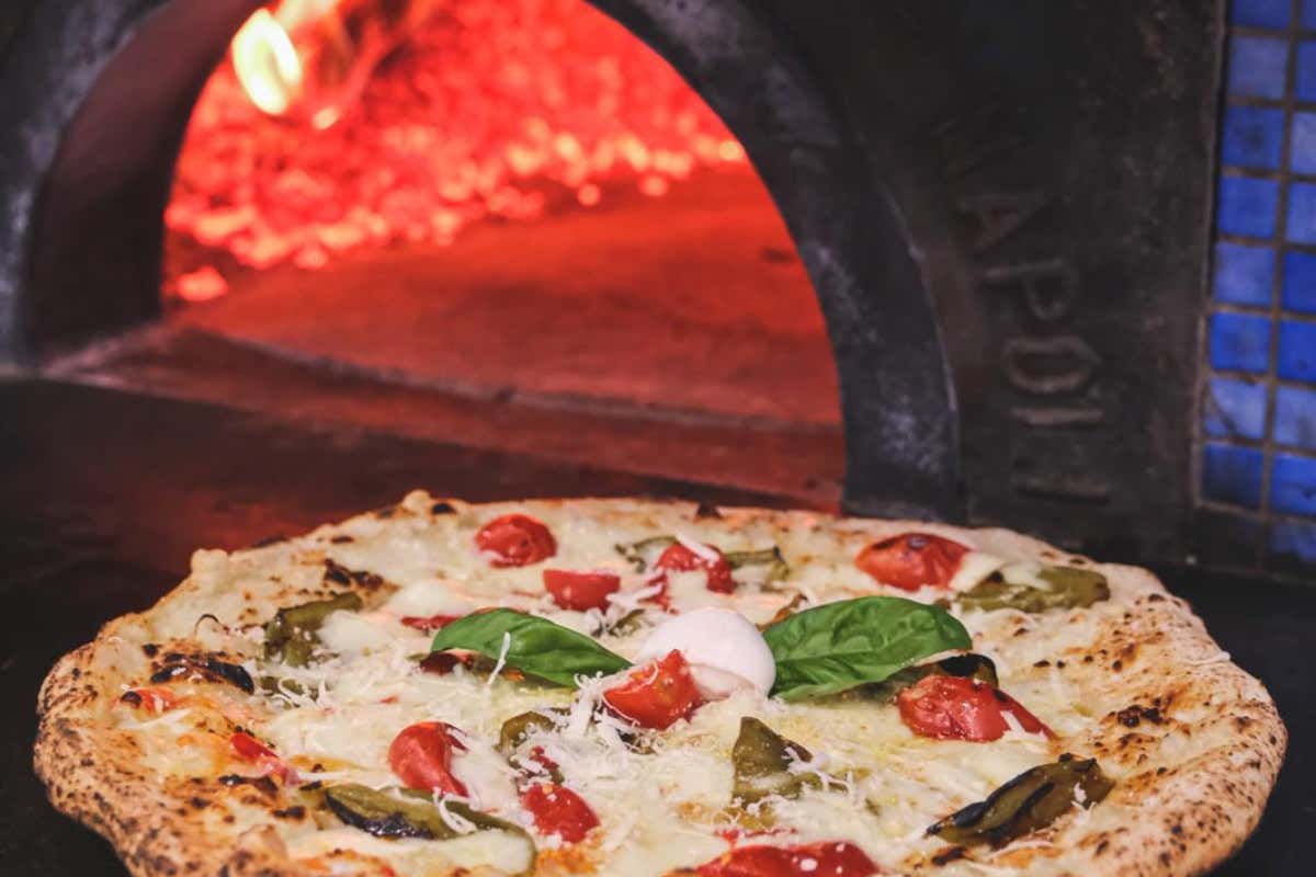 La ruota di carro a Milano? Dove mangiare il formato XXL della pizza napoletana verace