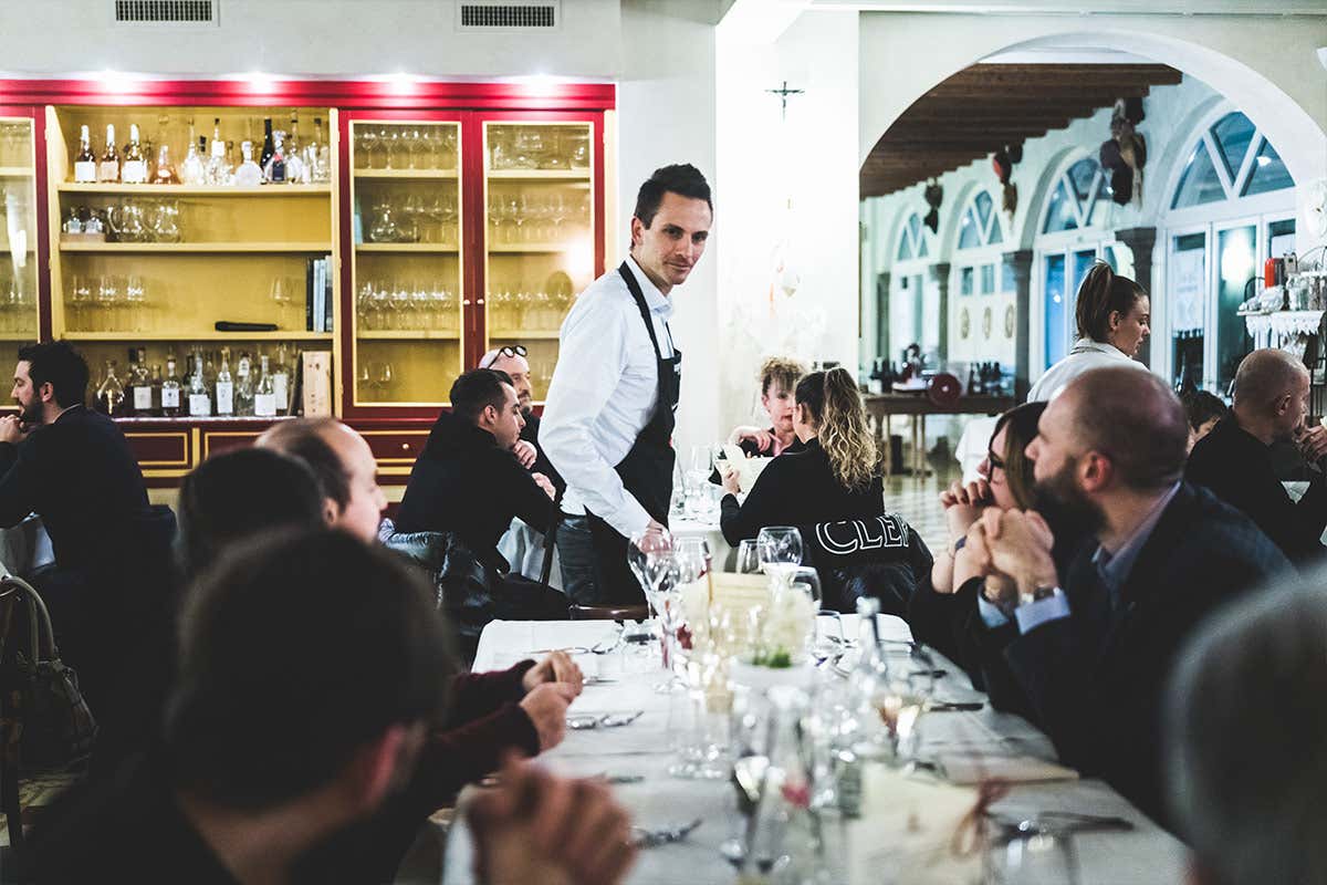 La sala, Trattoria Visconti La Trattoria Visconti di Ambivere inaugura la nuova cantina
