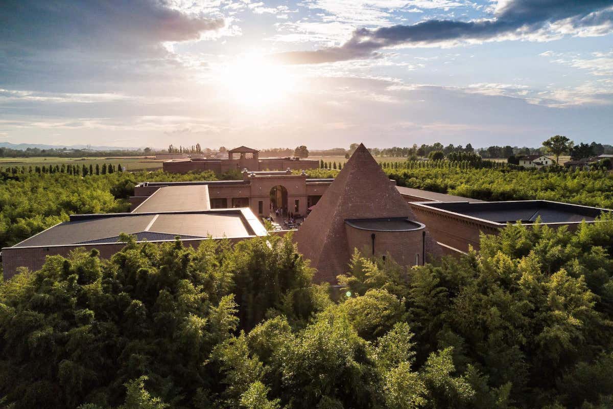 Il tramonto sul labirinto della Masone a Fontanellato Labirinto della Masone a Fontanellato uno scrigno d'arte natura e cucina Il tramonto sul labirinto della Masone a Fontanellato Labirinto della Masone a Fontanellato uno scrigno d'arte natura e cucina