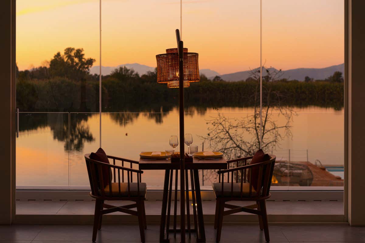 Tavolo al Res vista Laghi Nabi Res il ristorante di resilienza e alta gastronomia di Laghi Nabi