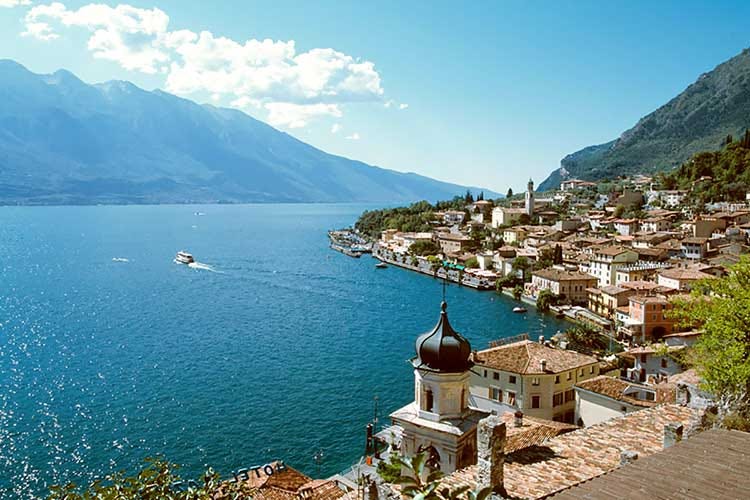 Alcuni hotel pensano anche alla chiusura per tutto il 2020 - Lago di Garda, estate a rischio Saltano prenotazioni fino a ottobre