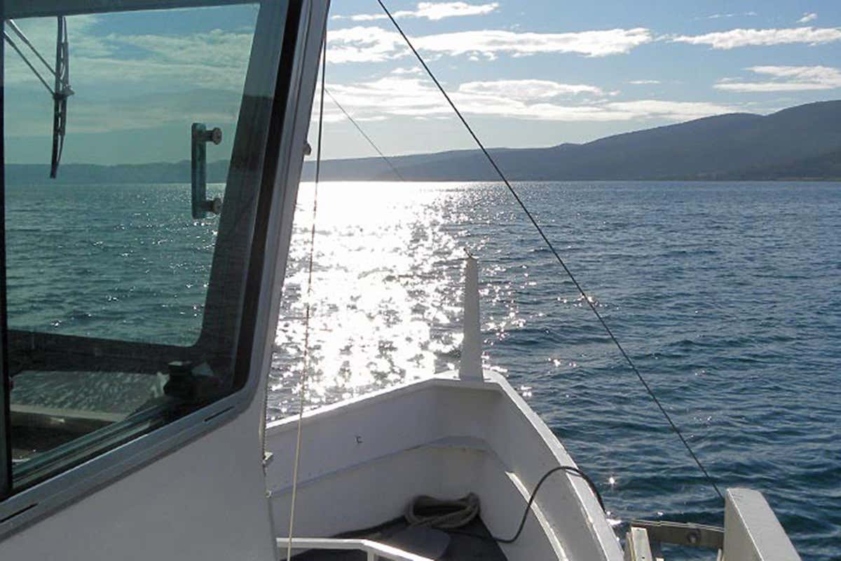 In navigazione Sul Lago di Bracciano con la motonave In navigazione Sul Lago di Bracciano con la motonave